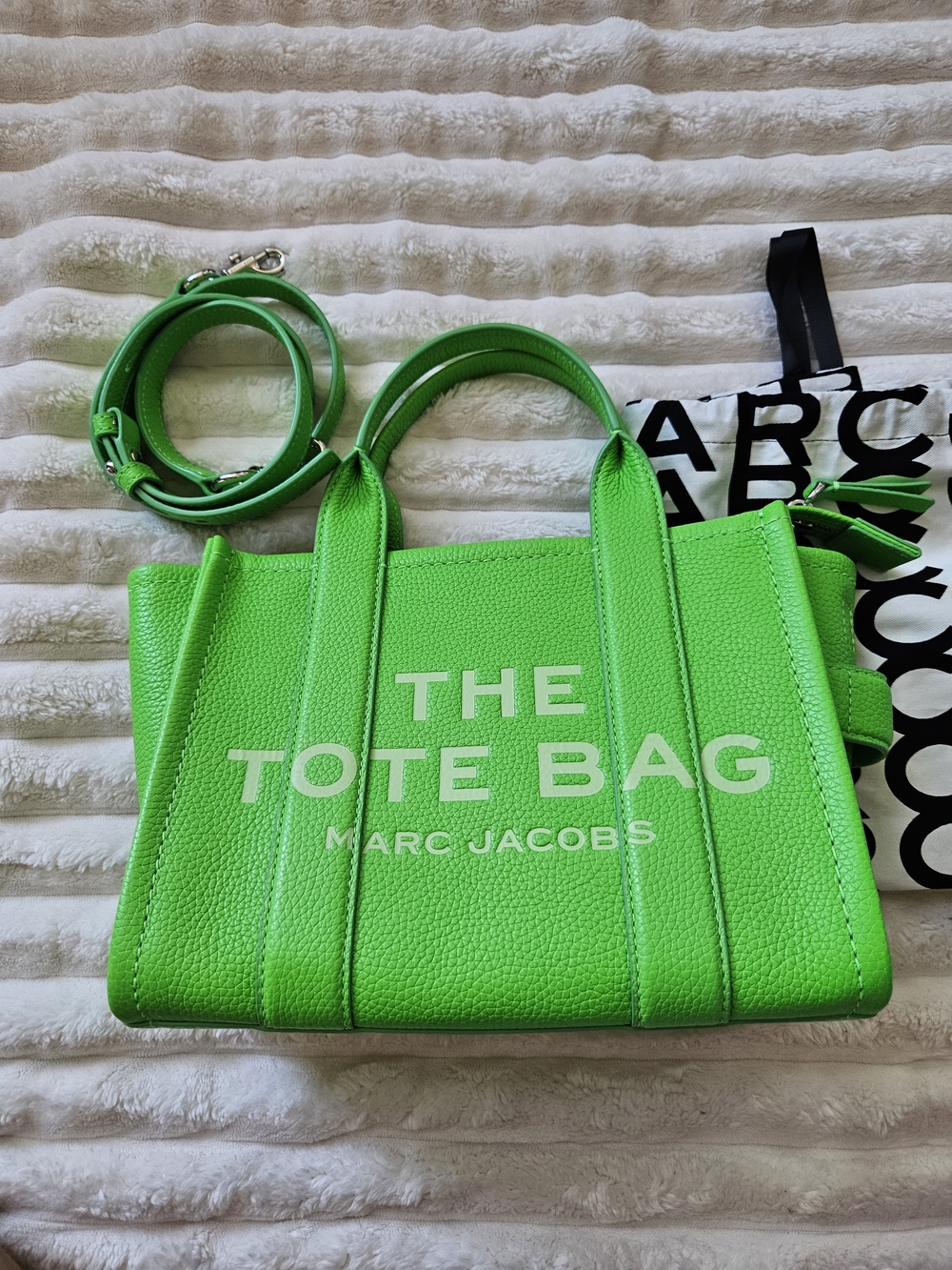 Marc Jacobs The Tote Bag in Neon Green